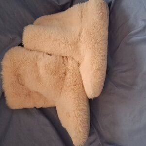 LC Lauren Conrad Cream Faux Fur Slippers